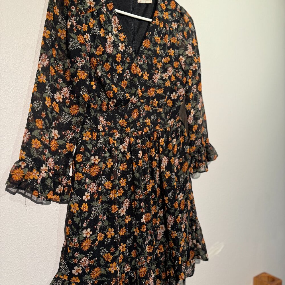 Muted floral print Black 3/4 sleeve dress Perfect for fall!